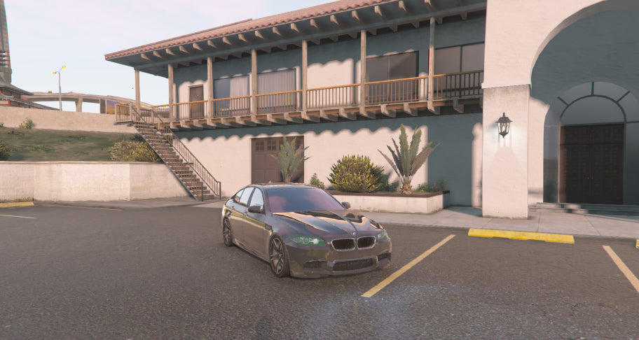 BMW M5 nevienetinis automobilis